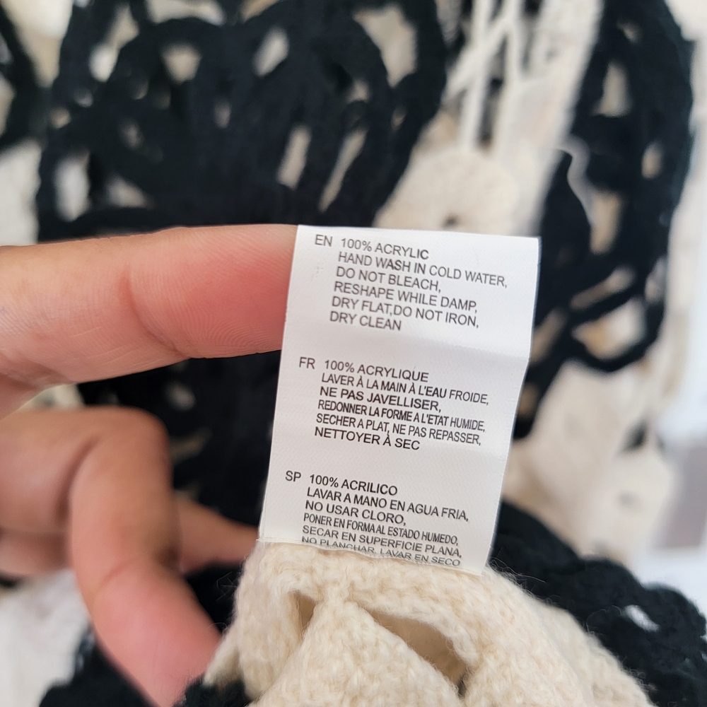 Elegant Black and White Crochet Women's Top - Picture 6 of 9
